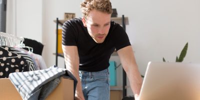 A webshop készítése otthon és a saját online vállalkozás elindítása