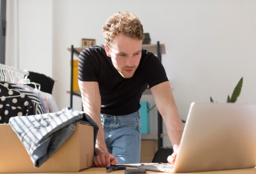 A webshop készítése otthon és a saját online vállalkozás elindítása