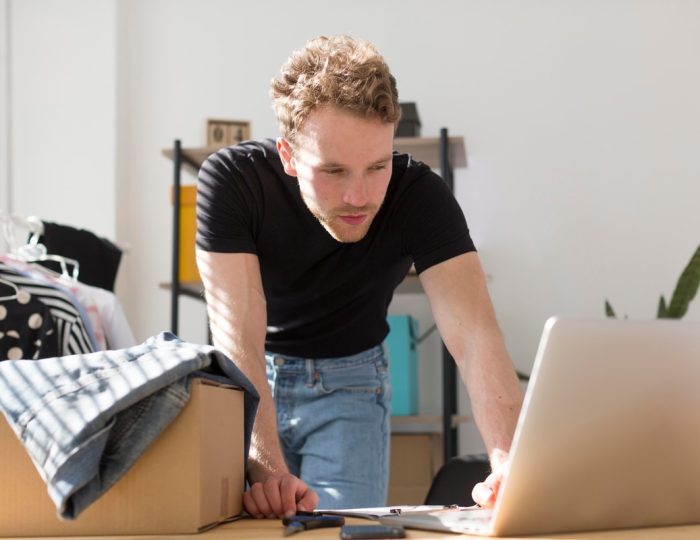 A webshop készítése otthon és a saját online vállalkozás elindítása
