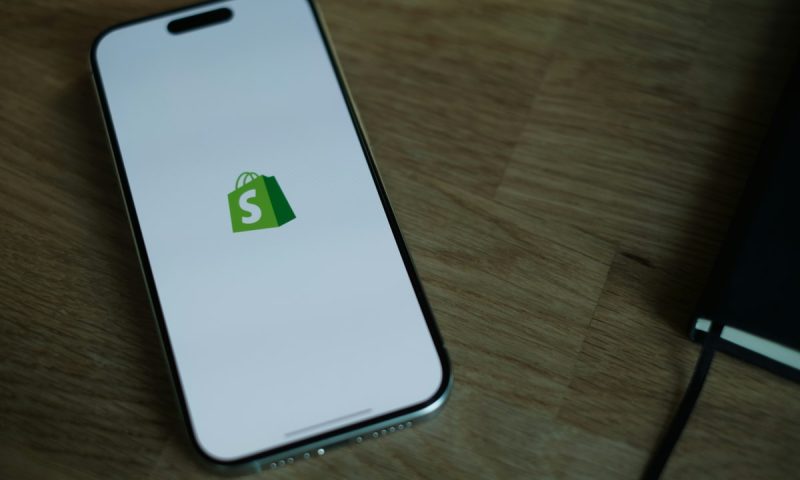 Közlekedj okosan, online is: így válaszd ki a legjobb webshop motort!